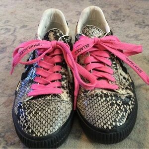 Stylish Womens “Off White” sneakers by Virgil Abloh Size 6